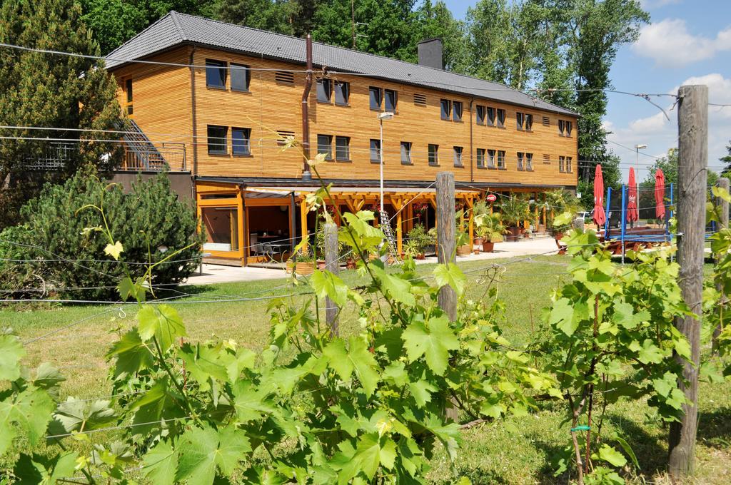 Sporthotel Barborka Hluboka nad Vltavou Exterior photo